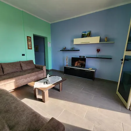 Orange Apartment *