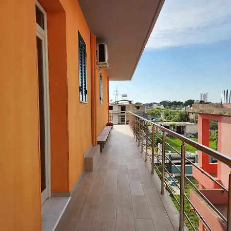 Orange Apartment *
