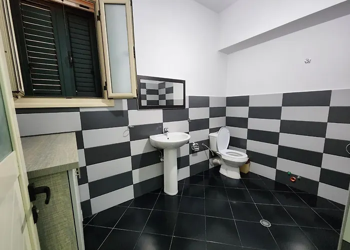 Orange Apartment *